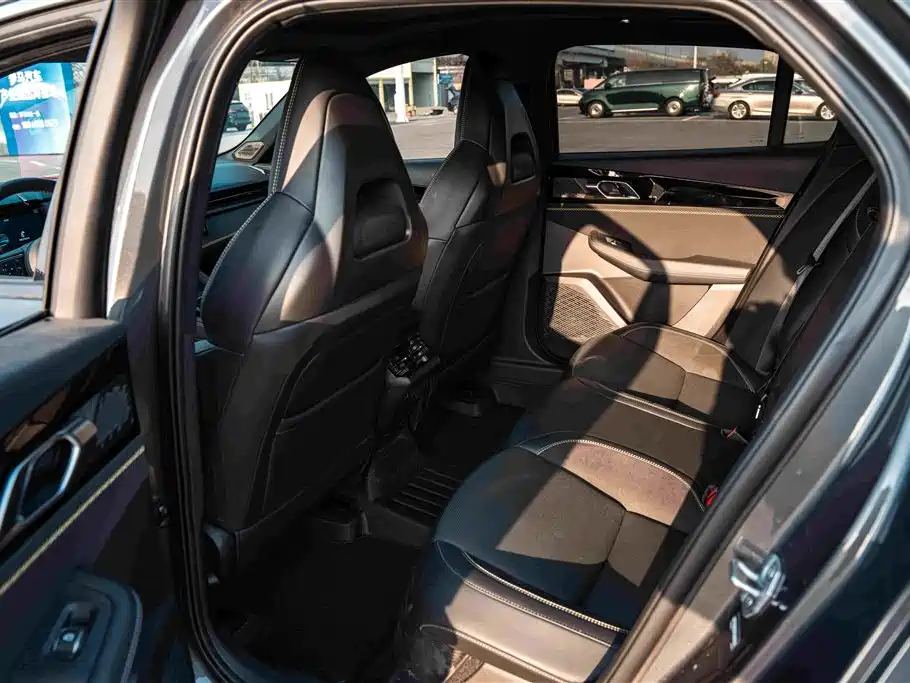 Lynk & Co 03 2025 2.0TD DCT Champion Edition Pro купить на сайте DeffCars