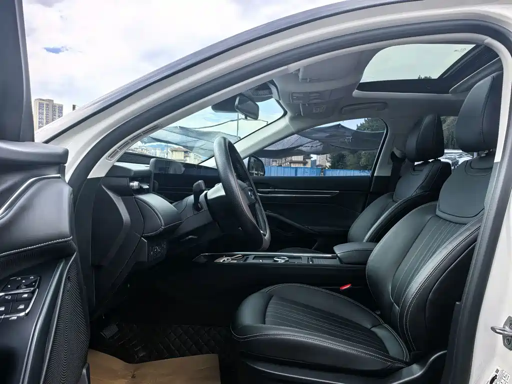 Mondeo 2025 2.0T EcoBoost Luxury купить на сайте DeffCars