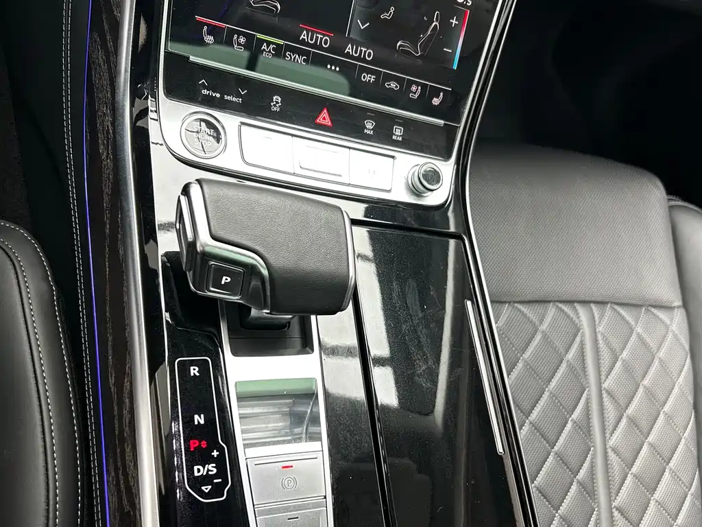 Audi A8 2023 A8L 50 TFSI quattro Premium Selection купить на сайте DeffCars
