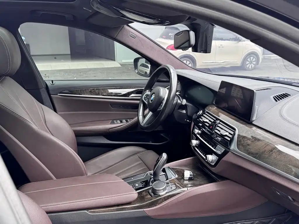 BMW 5 Series 2018 525Li Luxury Package купить на сайте DeffCars