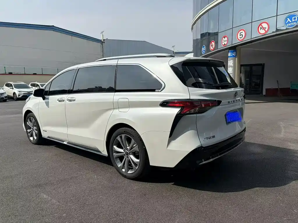 SIENNA 2023 2.5L Hybrid Extreme Edition купить на сайте DeffCars