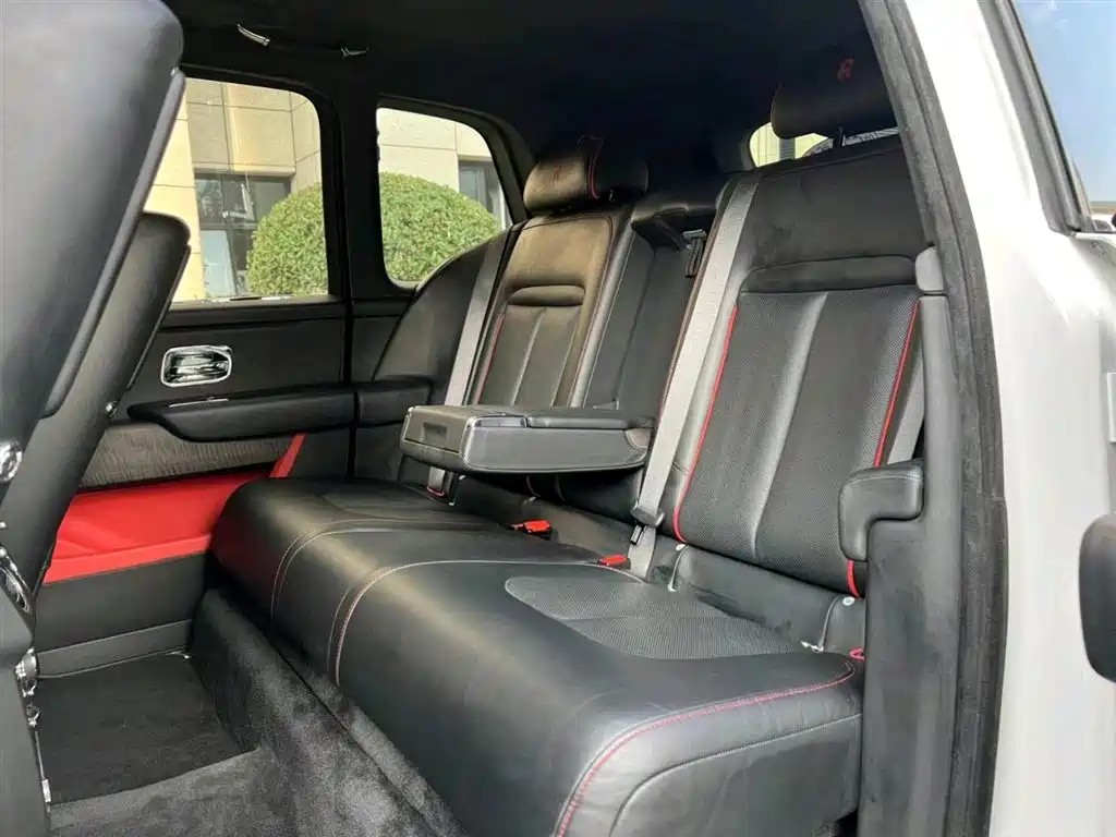 Cullinan 2018 five-seater version купить на сайте DeffCars