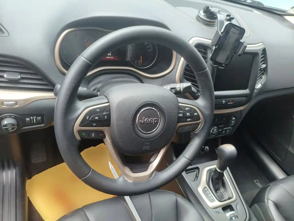 Cherokee (Китай) 2016 2.0L Superior Edition купить на сайте DeffCars