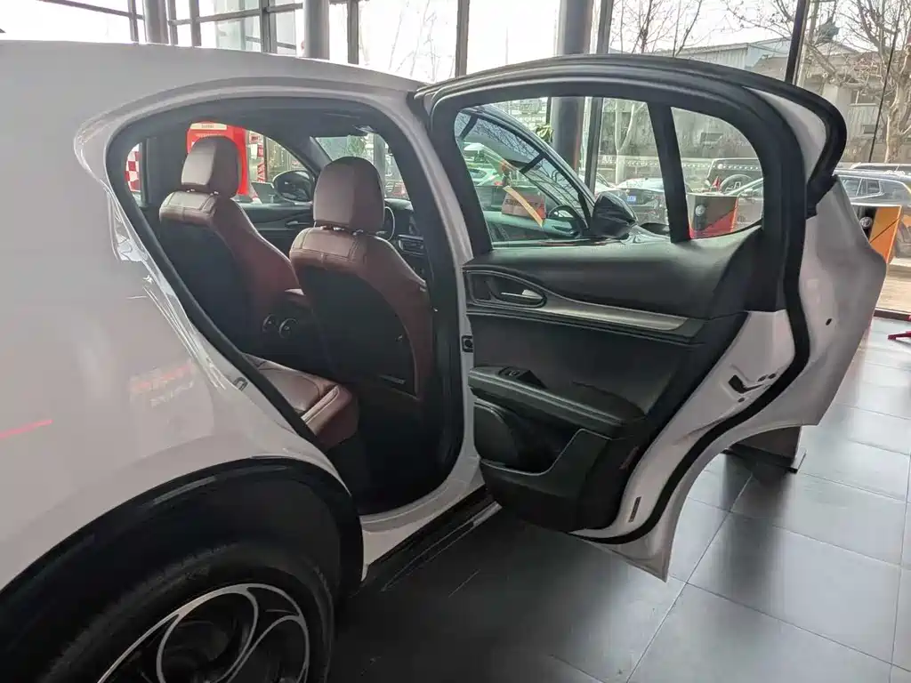 Stelvio 2023 2.0T 280HP Veloce Track Edition купить на сайте DeffCars