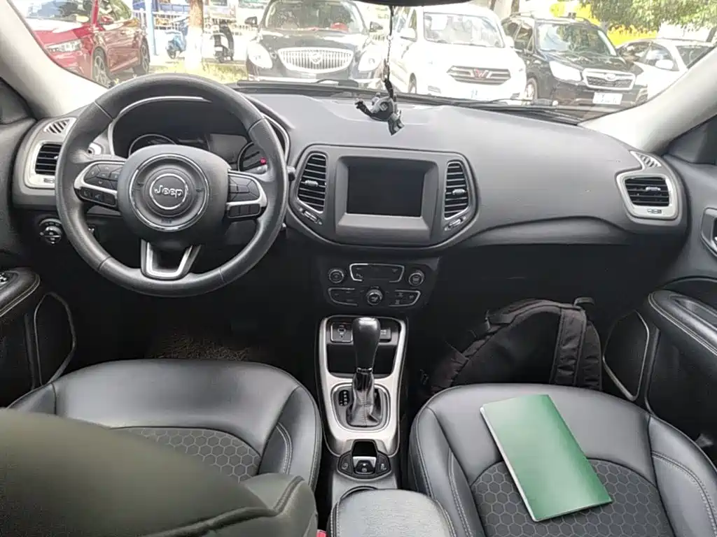 Compass 2019 200T Automatic Joy-Internet Large Screen Version купить на сайте DeffCars