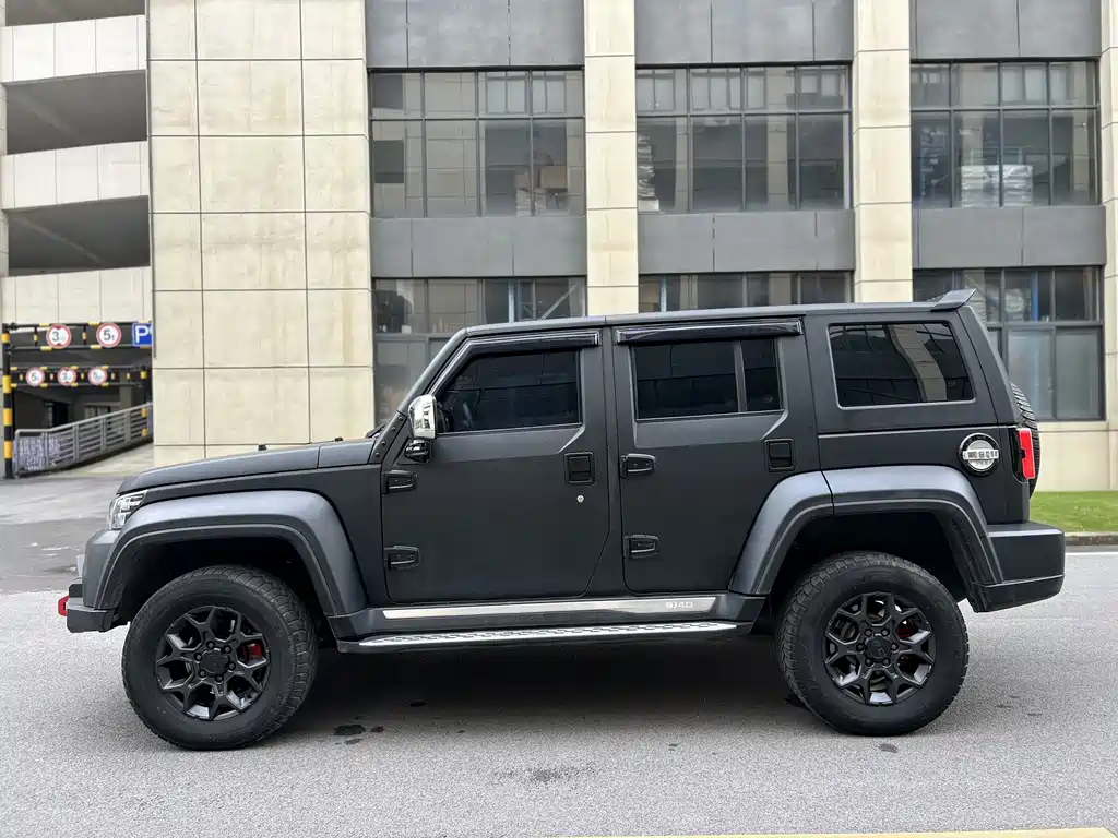 Beijing Off-Road BJ40 2023 2.0D Automatic Four-wheel Drive Blade Hero Edition Knight Type купить на сайте DeffCars