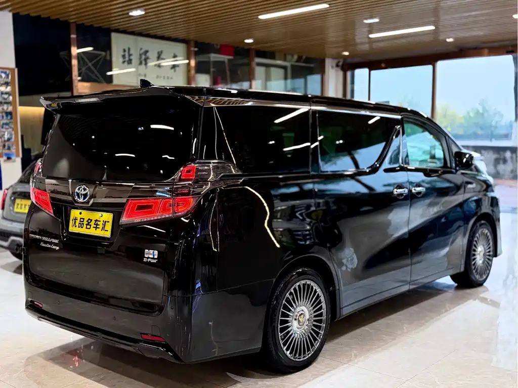 Wilfa 2021 Crown Dual Engine 2.5L HV Premium Edition купить на сайте DeffCars