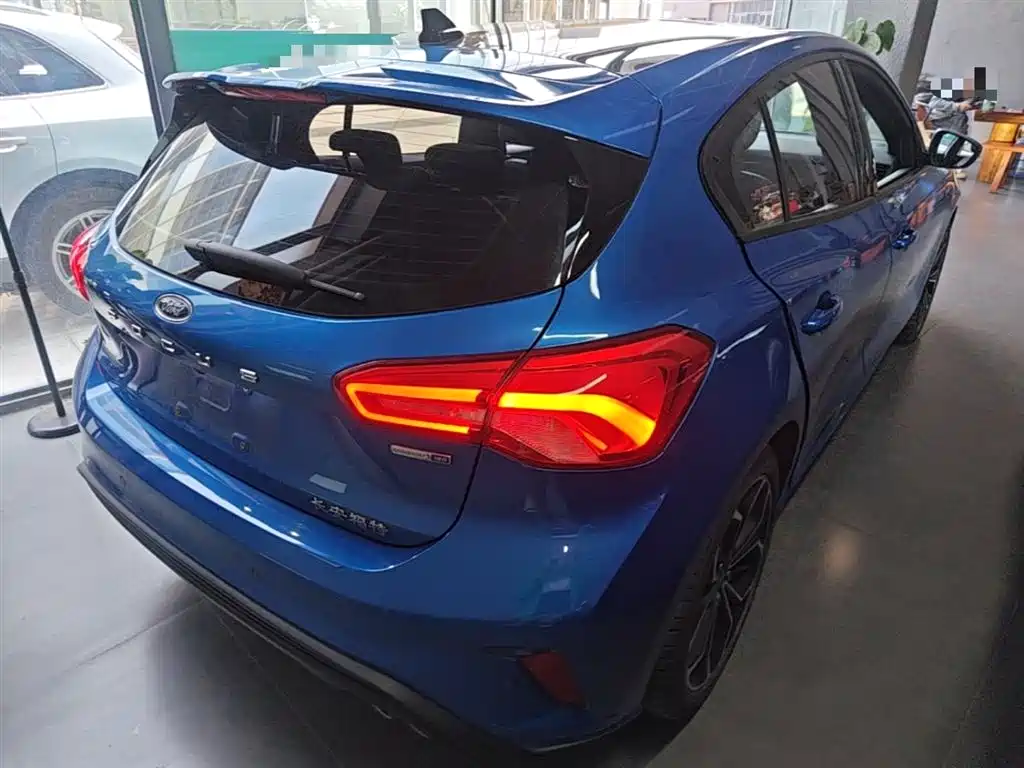 Focus 2020 Hatchback EcoBoost 180 Automatic ST Line купить на сайте DeffCars