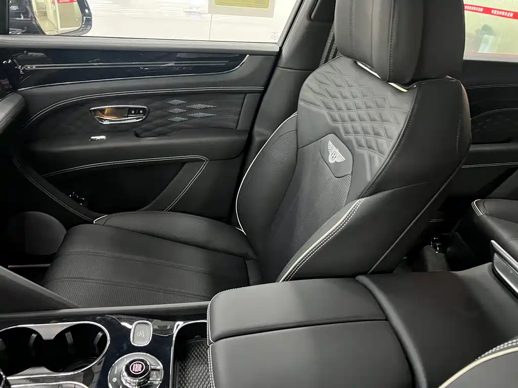 Bentayga 2024 4.0T V8 купить на сайте DeffCars