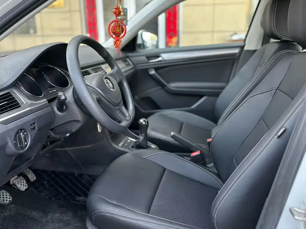 Bora 2020 1.5L manual fashion model купить на сайте DeffCars