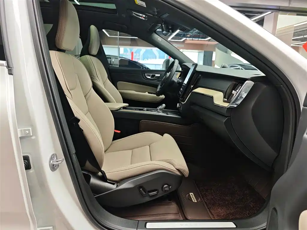 Volvo XC60 2025 B5 four-wheel drive Zhiyi Luxury Edition купить на сайте DeffCars