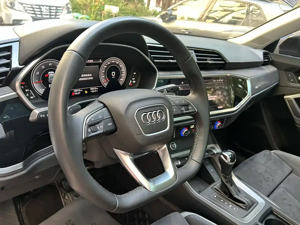 Audi Q3 2023 35 TFSI Fashionable and Dynamic (1.4T) купить на сайте DeffCars