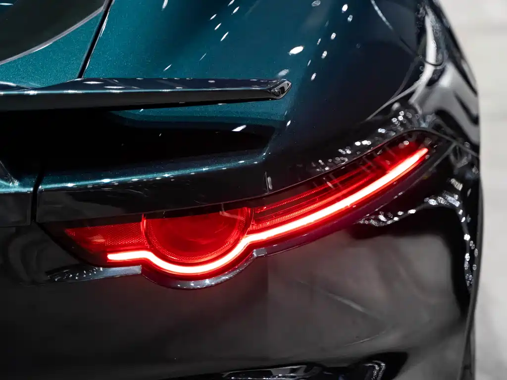 Jaguar F-TYPE 2019 2.0T hardtop version купить на сайте DeffCars