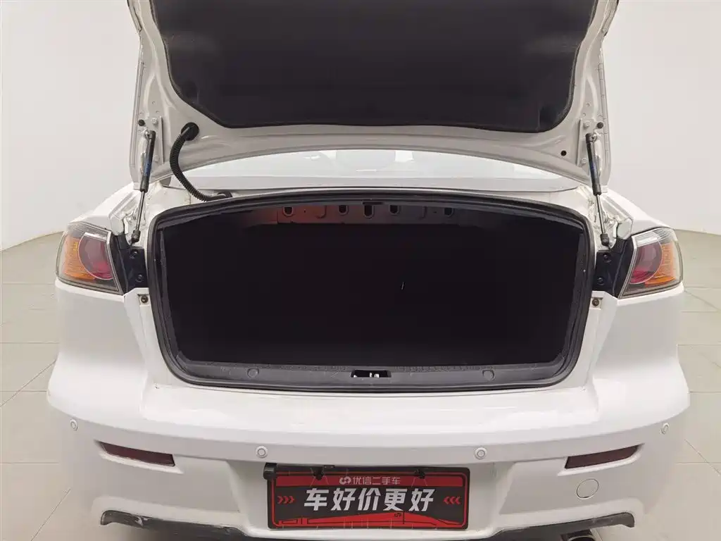 Yishen 2015 1.8L CVT Premium Edition National V купить на сайте DeffCars