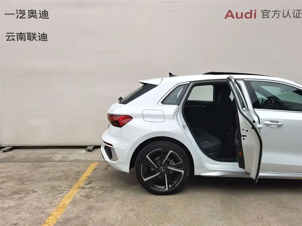 Audi A3 2023 Sportback 35 TFSI stylish and sporty купить на сайте DeffCars