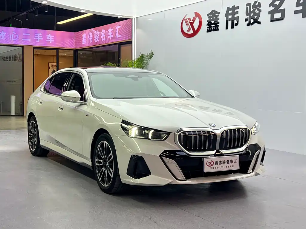 BMW 5 Series 2024 530Li Leading M Sports Package купить на сайте DeffCars