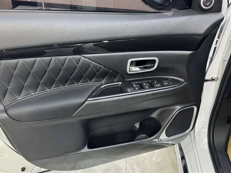 Outlander 2021 2.0L 2WD Smooth Edition 5 seats купить на сайте DeffCars