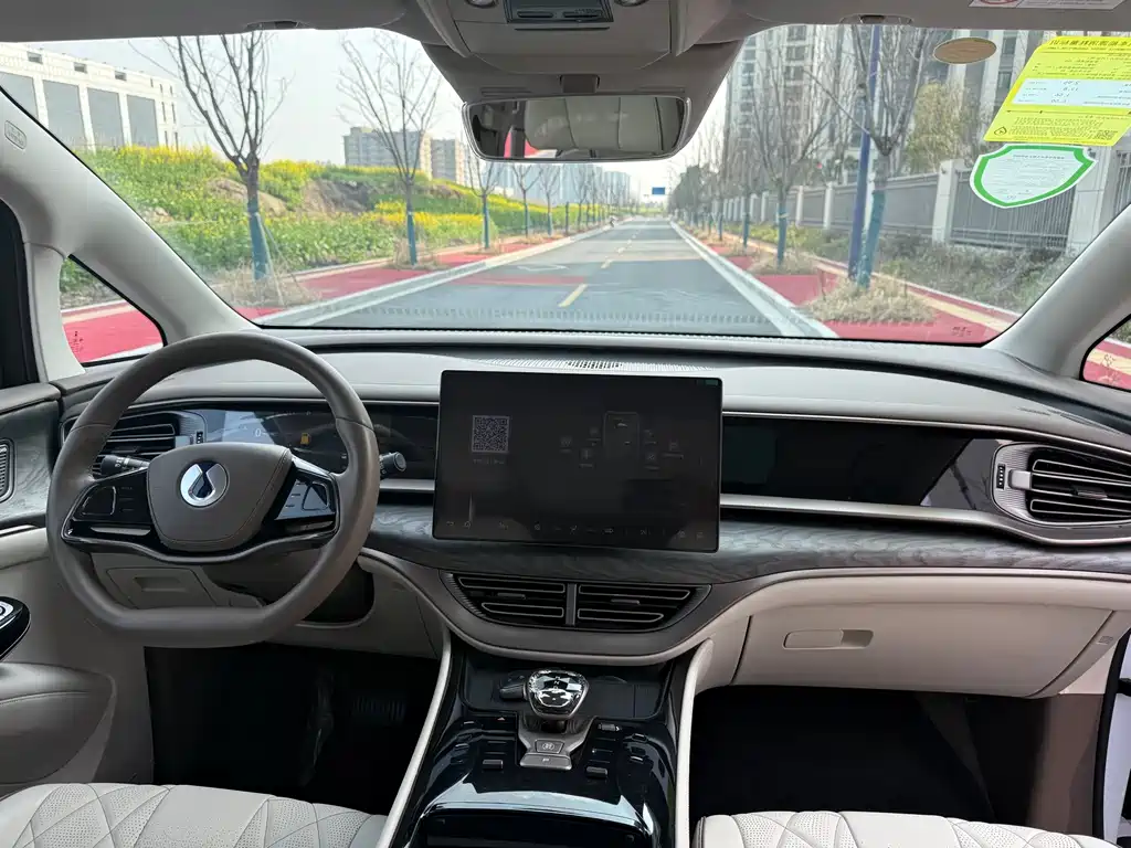 Denza D9 2022 DM-i 945 luxury model купить на сайте DeffCars