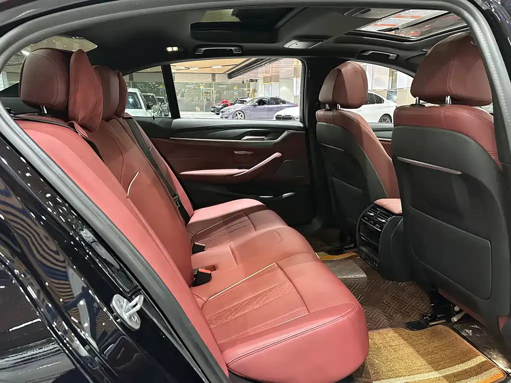 BMW 5 Series 2022 530Li Leading M Sports Package купить на сайте DeffCars