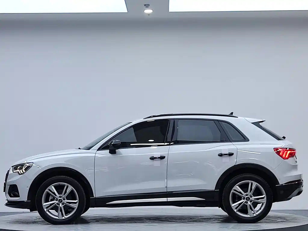 Audi Q3 2023 35 TFSI Fashionable and Elegant Model (1.4T) купить на сайте DeffCars