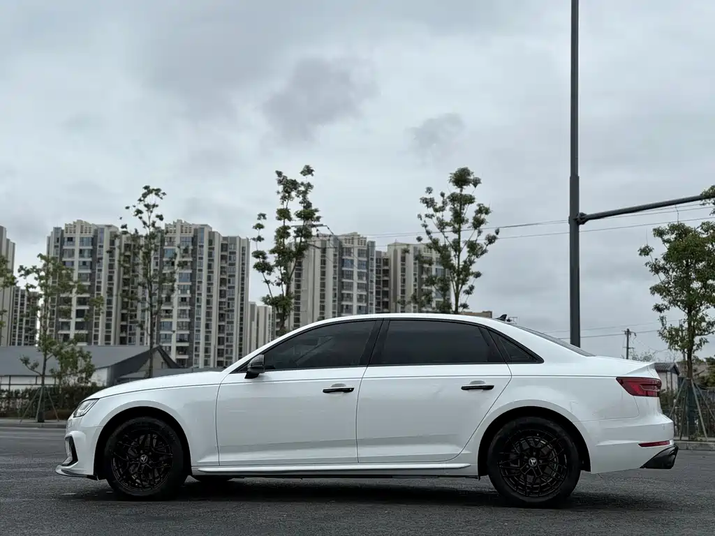 Audi A4L 2018 30th Anniversary Model 40 TFSI Enterprising купить на сайте DeffCars