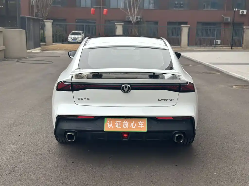 Changan UNI-V 2022 1.5T premium model купить на сайте DeffCars