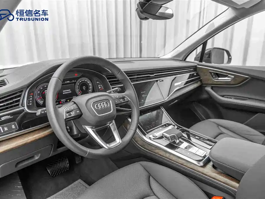 Audi Q7 2023 55 TFSI quattro S line sports купить на сайте DeffCars