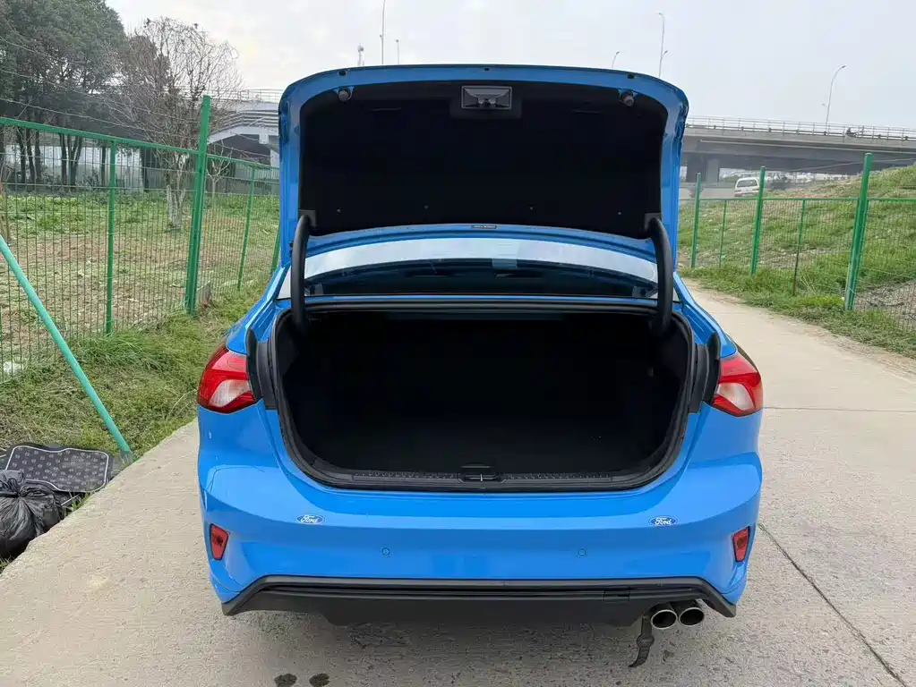 Focus 2022 Sedan EcoBoost 180 Automatic ST Line купить на сайте DeffCars