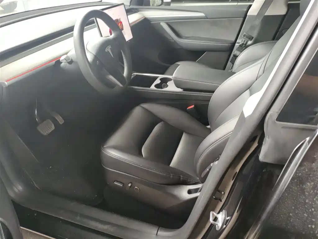 Model Y 2023 rear-wheel drive version купить на сайте DeffCars