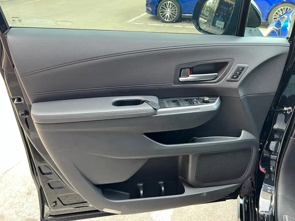 SIENNA 2023 2.5L Hybrid Platinum Edition купить на сайте DeffCars