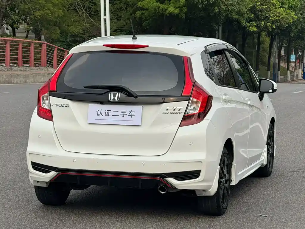 Fit 2018 1.5L CVT Fashion Edition купить на сайте DeffCars