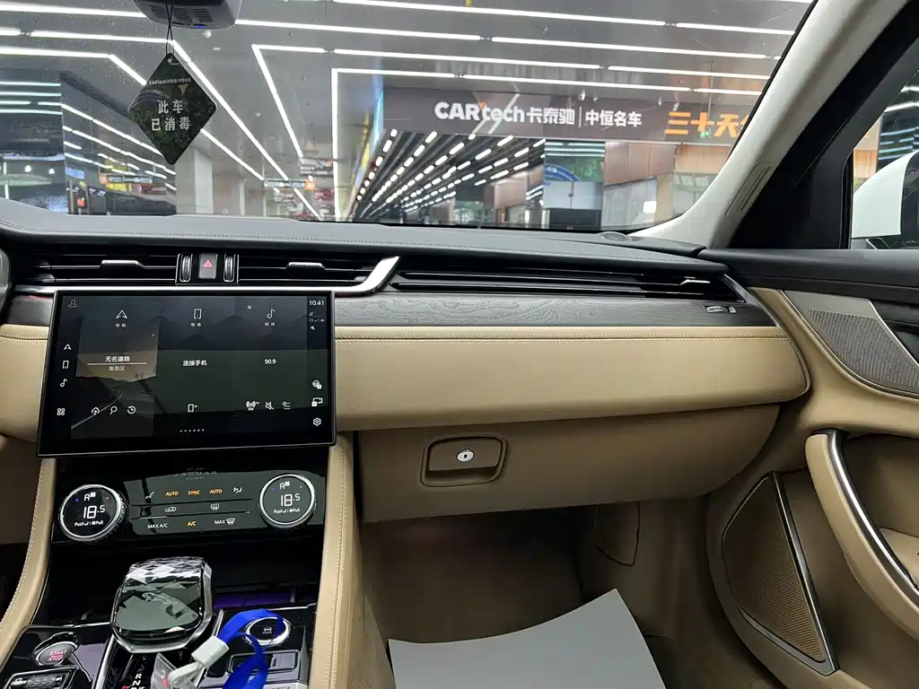 Jaguar XFL 2022 XFL 2.0T P250 two-wheel drive exclusive luxury version купить на сайте DeffCars