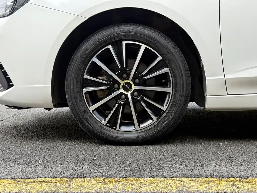 Roewe i5 2021 1.5L manual platinum version купить на сайте DeffCars