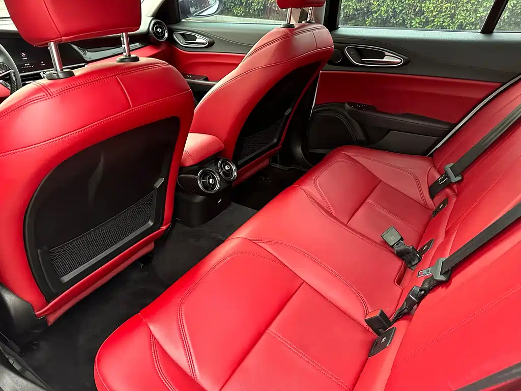 Giulia 2017 2.0T 200HP Deluxe Edition купить на сайте DeffCars