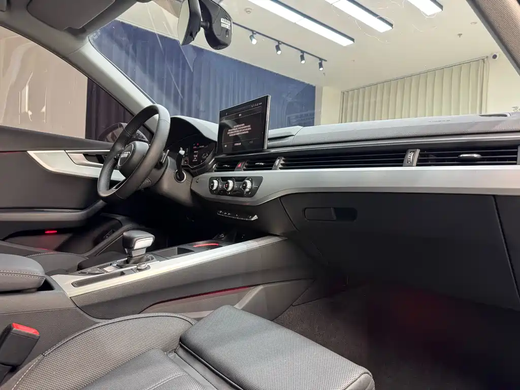 Audi A4L 2020 40 TFSI Fashionable and Dynamic купить на сайте DeffCars