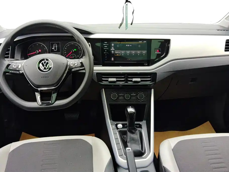 Polo 2021 Plus 1.5L Automatic Colorful Technology Edition купить на сайте DeffCars