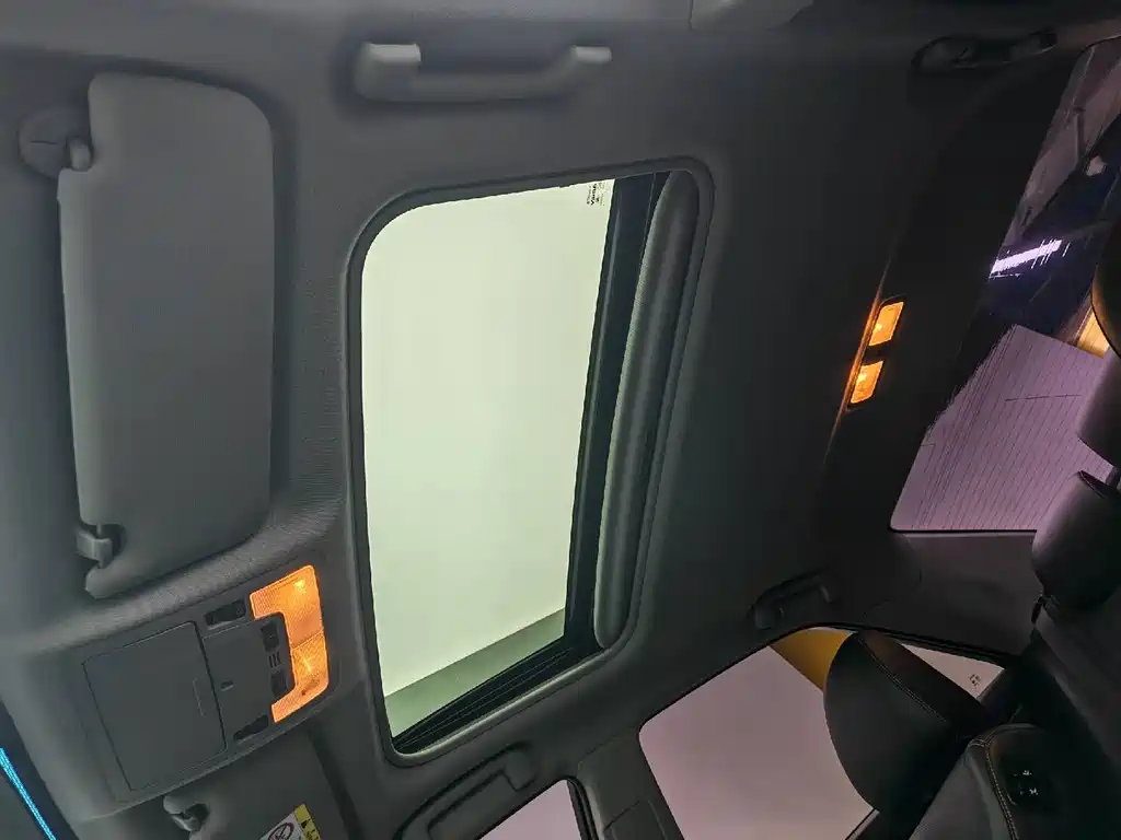 Camry 2016 Dual Engine 2.5HG 10th Anniversary Deluxe Navigation Edition купить на сайте DeffCars