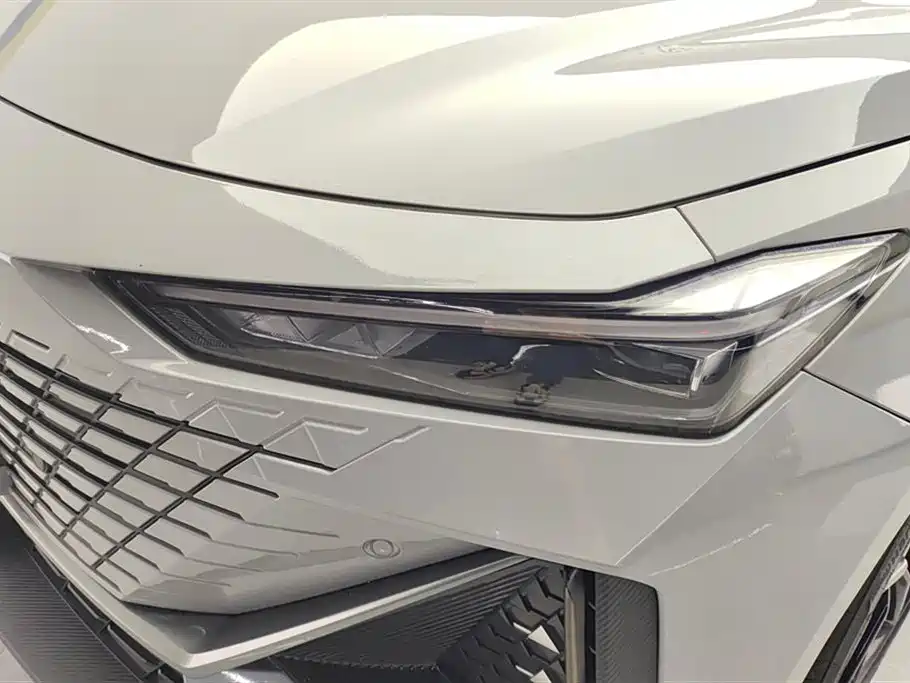 Changan UNI-V 2022 1.5T premium model купить на сайте DeffCars
