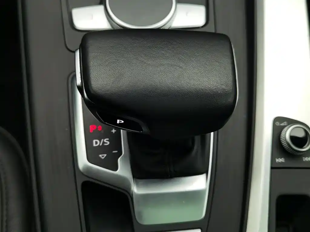 Audi A4L 2018 30th Anniversary Model 40 TFSI Fashion Model купить на сайте DeffCars
