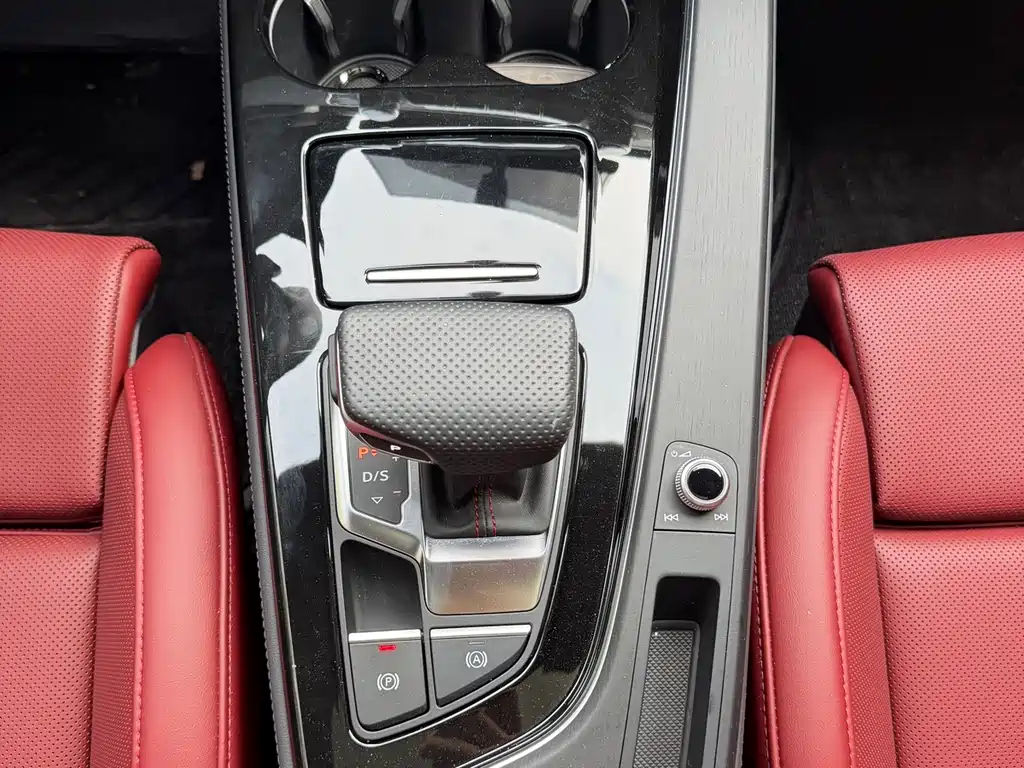 Audi A4L 2025 model 2 million Yuexiang version 40 TFSI luxury and dynamic model купить на сайте DeffCars