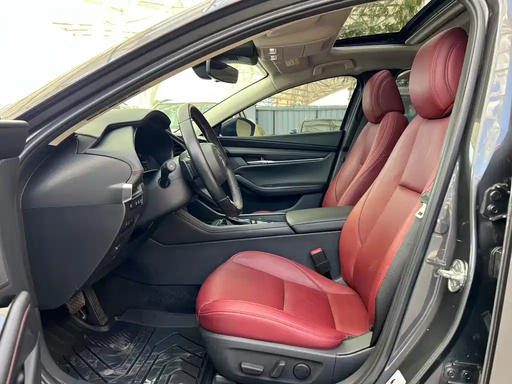 Mazda3 Angkesela 2022 2.0L Automatic Premium Obsidian Edition купить на сайте DeffCars