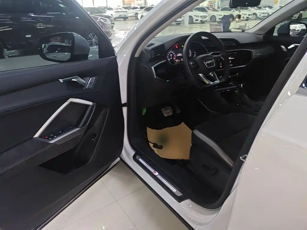 Audi Q3 2020 35 TFSI Fashionable and Dynamic купить на сайте DeffCars