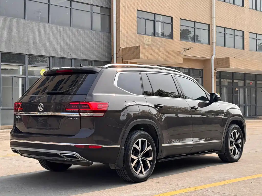 Touron 2019 330TSI 2WD Deluxe Edition National V купить на сайте DeffCars
