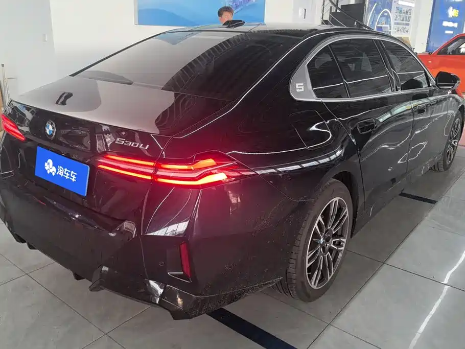 BMW 5 Series 2025 530Li Leading M Sports Package купить на сайте DeffCars