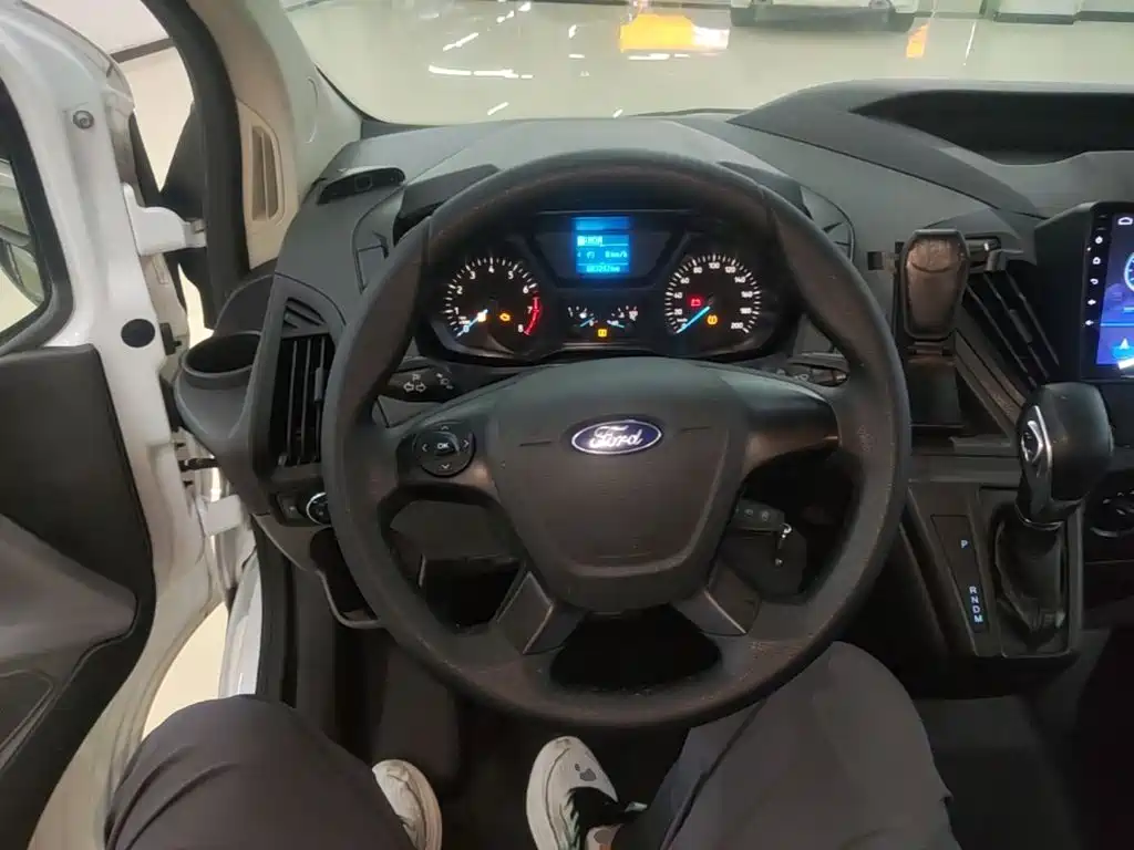 Transit 2019 2.0T Gasoline Automatic Multipurpose Commercial Vehicle Short Axle Low Top 6 Seater Country VI купить на сайте DeffCars