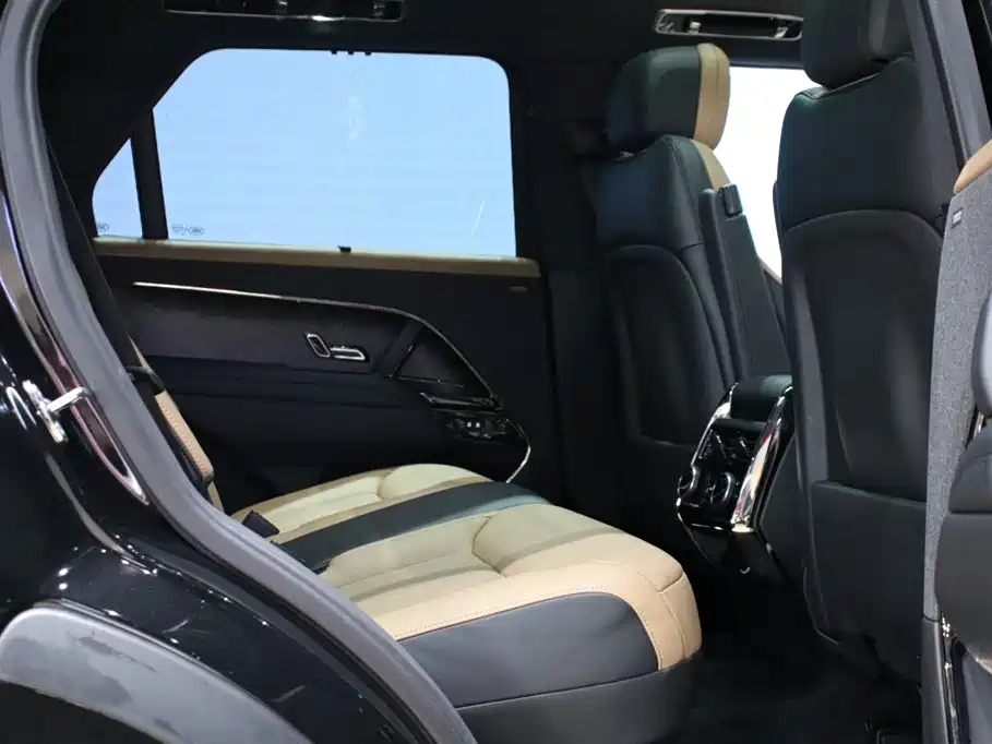 Range Rover Sport 2024 400PS Model Edition купить на сайте DeffCars