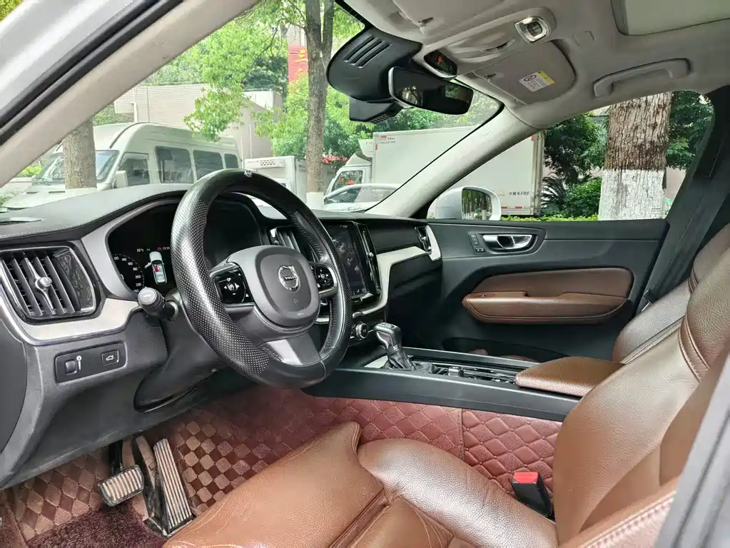 Volvo XC60 2020 T5 four-wheel drive Zhiyuan Deluxe Edition купить на сайте DeffCars