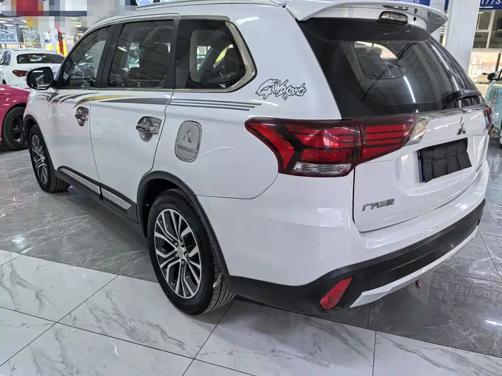 Outlander 2018 2.0L 2WD Honor Edition 5 seats купить на сайте DeffCars