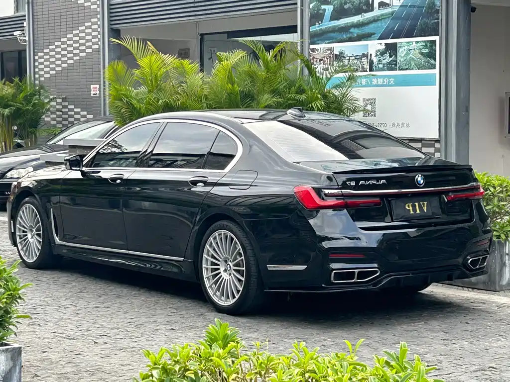 BMW 7 Series 2017 740Li xDrive Luxury купить на сайте DeffCars