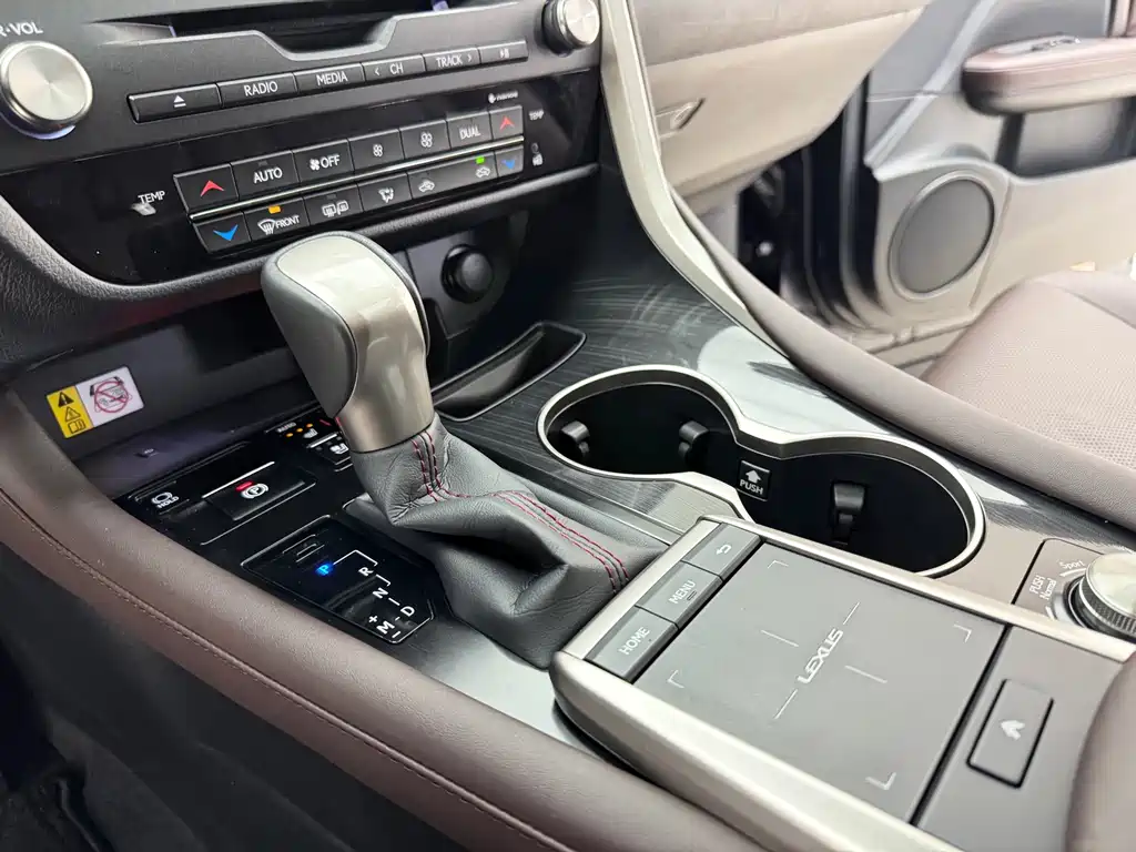Lexus RX 2020 300 four-wheel drive elegant version National VI купить на сайте DeffCars